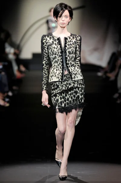 Look 16